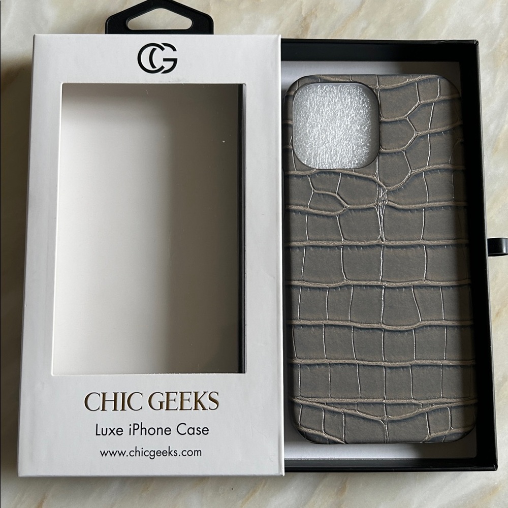 Chic Geeks Faux Crocodile‎ Grey Tan Leather Phone Case iPhone 13 Pro Max NIB
